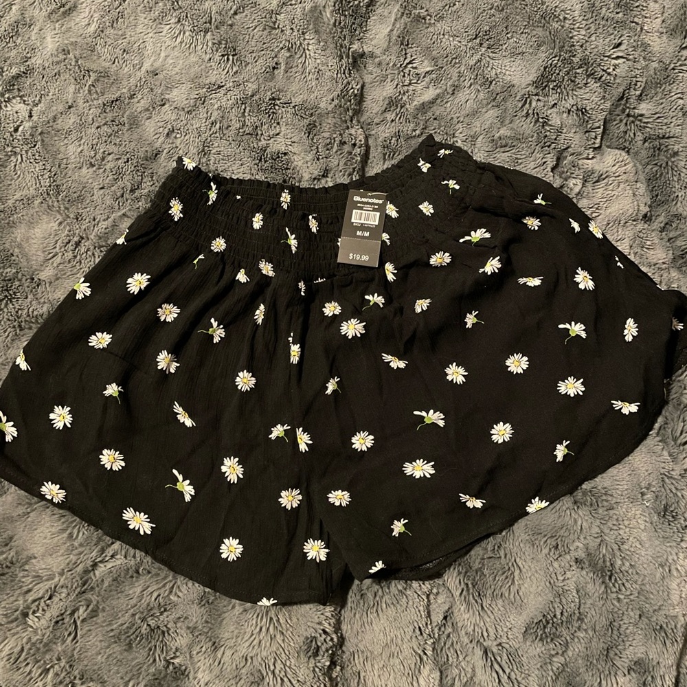 NWT - cute soft and flowy shorts